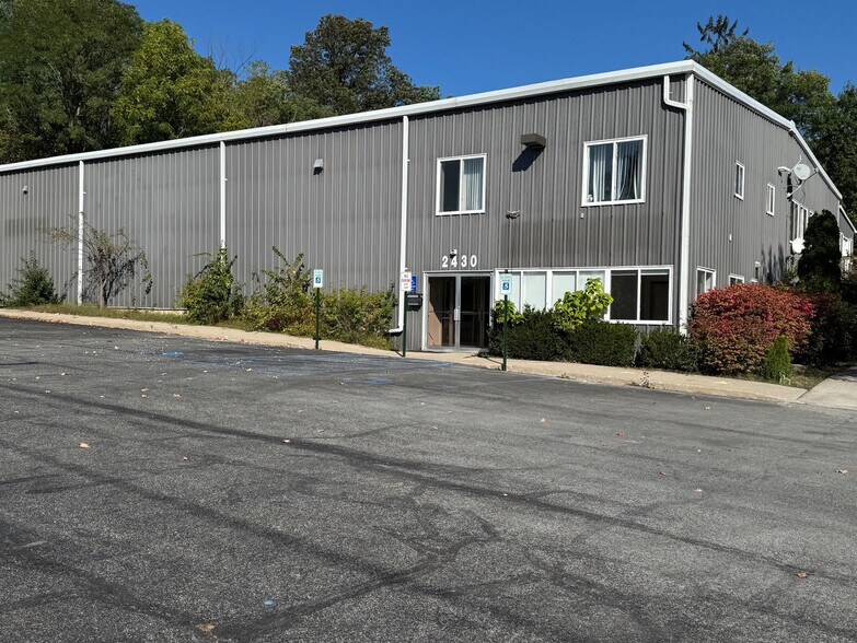 2430 NY-32, New Windsor, NY à louer - Photo de l’immeuble – Image 1 sur 11