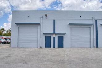 4747 N Nob Hill Rd, Sunrise, FL à louer Photo de l’immeuble– Image 2 sur 3