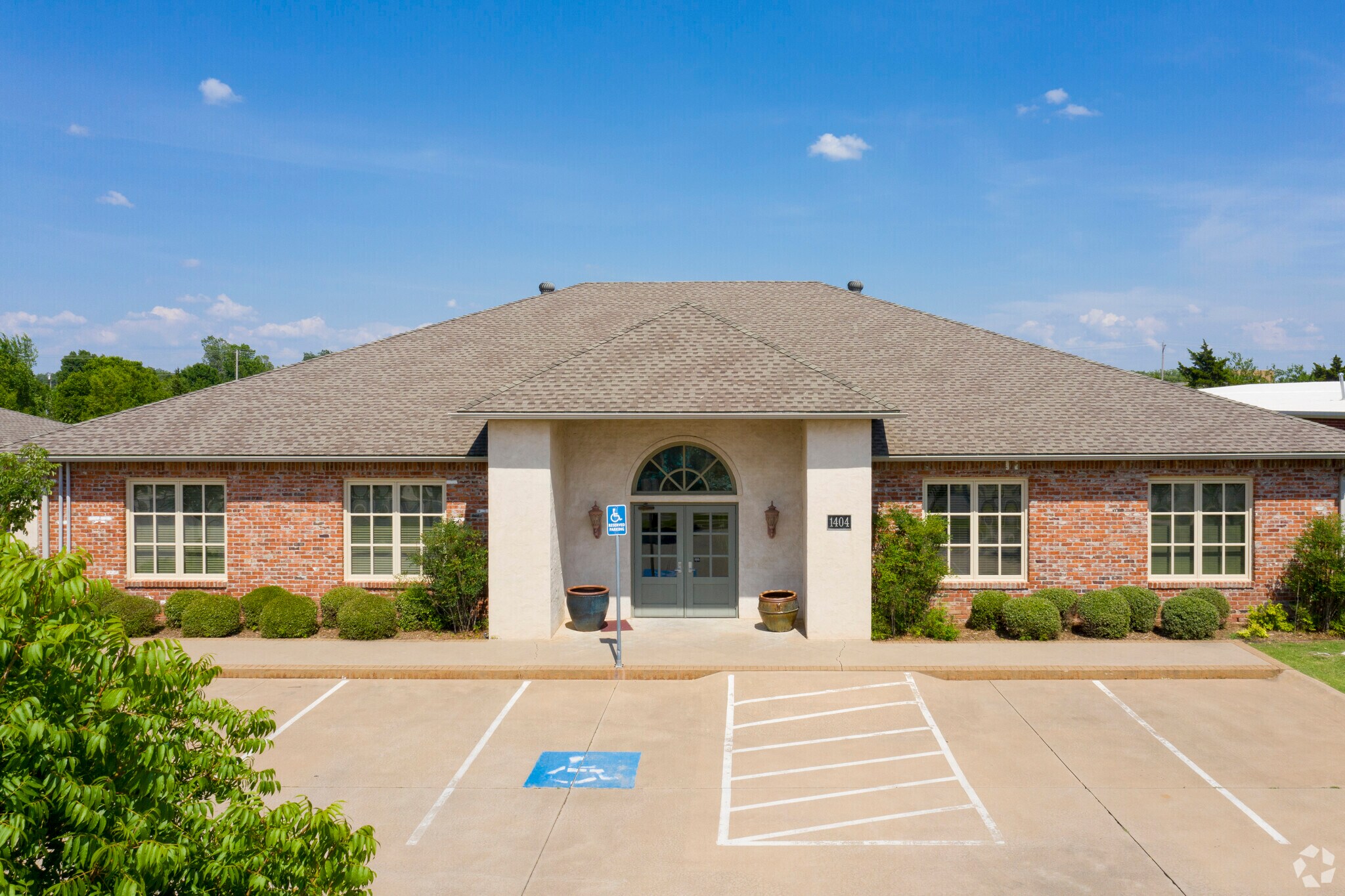 1404 S Fretz Ave, Edmond, OK à vendre Photo principale– Image 1 sur 19