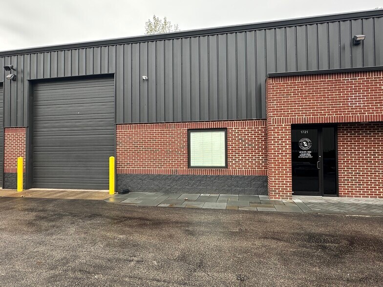 1717-1721 Oak Dr, Mchenry, IL à vendre - Photo de l’immeuble – Image 3 sur 18