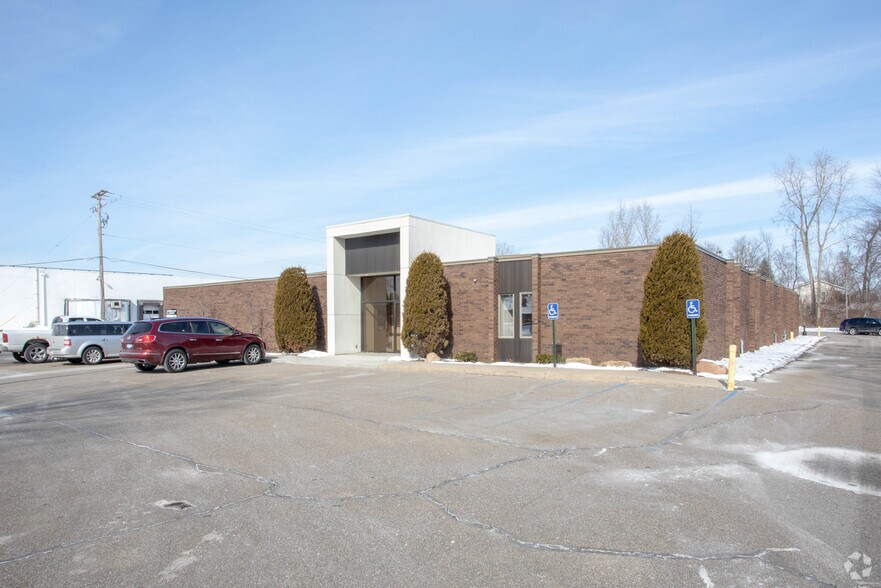 1979 Holland Ave, Port Huron, MI à louer - Photo principale – Image 1 sur 2