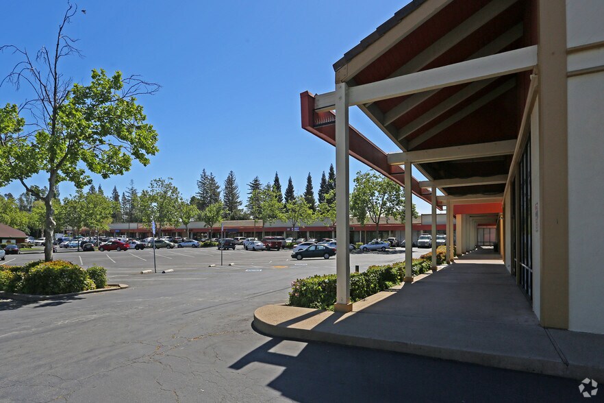 5800 Madison Ave, Sacramento, CA à louer - Photo de l’immeuble – Image 2 sur 3