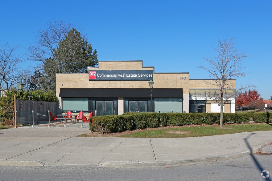 140 York Blvd, Richmond Hill, ON à louer - Photo de l’immeuble – Image 1 sur 2
