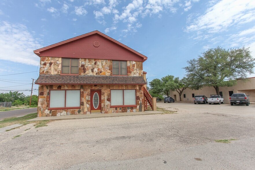 1201 E 11th Pl, Big Spring, TX à vendre - Photo de l’immeuble – Image 2 sur 41