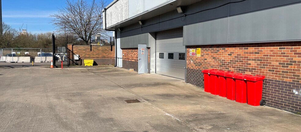 110 Small Heath Hwy, Birmingham à louer - Photo de l’immeuble – Image 2 sur 2