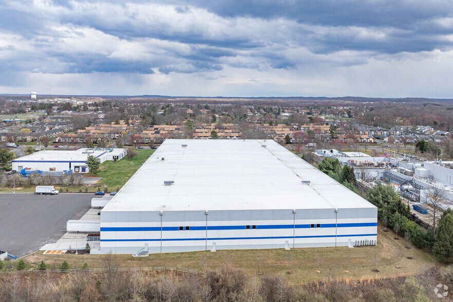 30 Lake Dr, East Windsor, NJ à vendre - Aérien – Image 2 sur 7