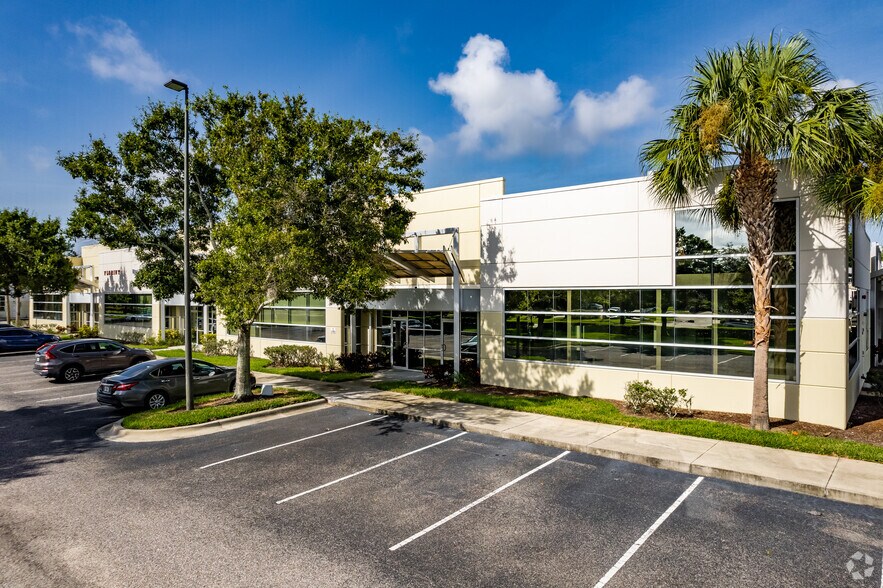8810 Commodity Cir, Orlando, FL à vendre - Photo de l’immeuble – Image 2 sur 21