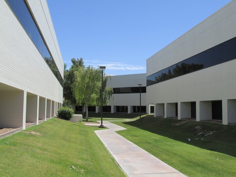 1347 N Alma School Rd, Chandler, AZ à vendre - Photo de l’immeuble – Image 3 sur 7