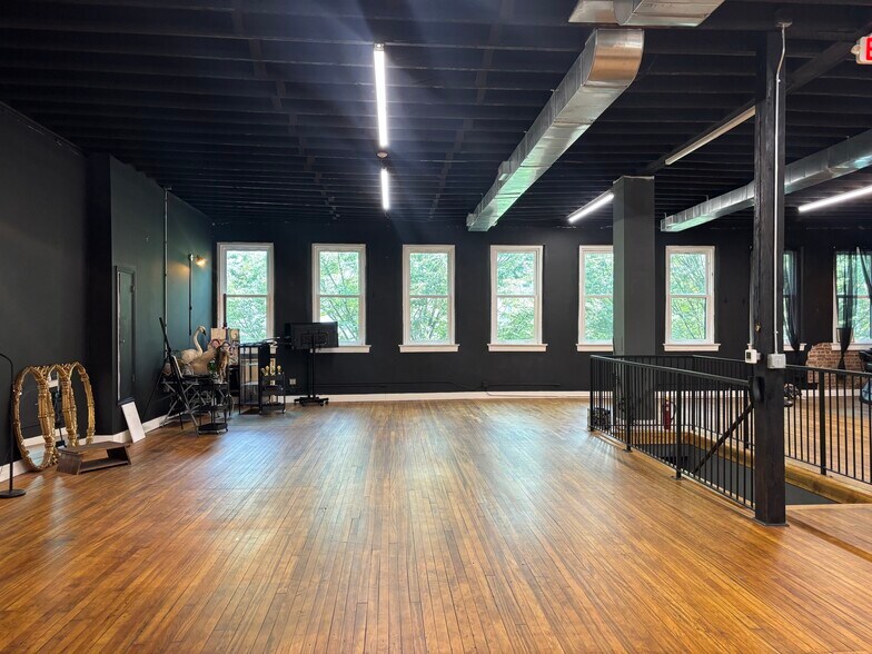 275 W 4th St, Winston-Salem, NC à louer - Photo de l’immeuble – Image 2 sur 11