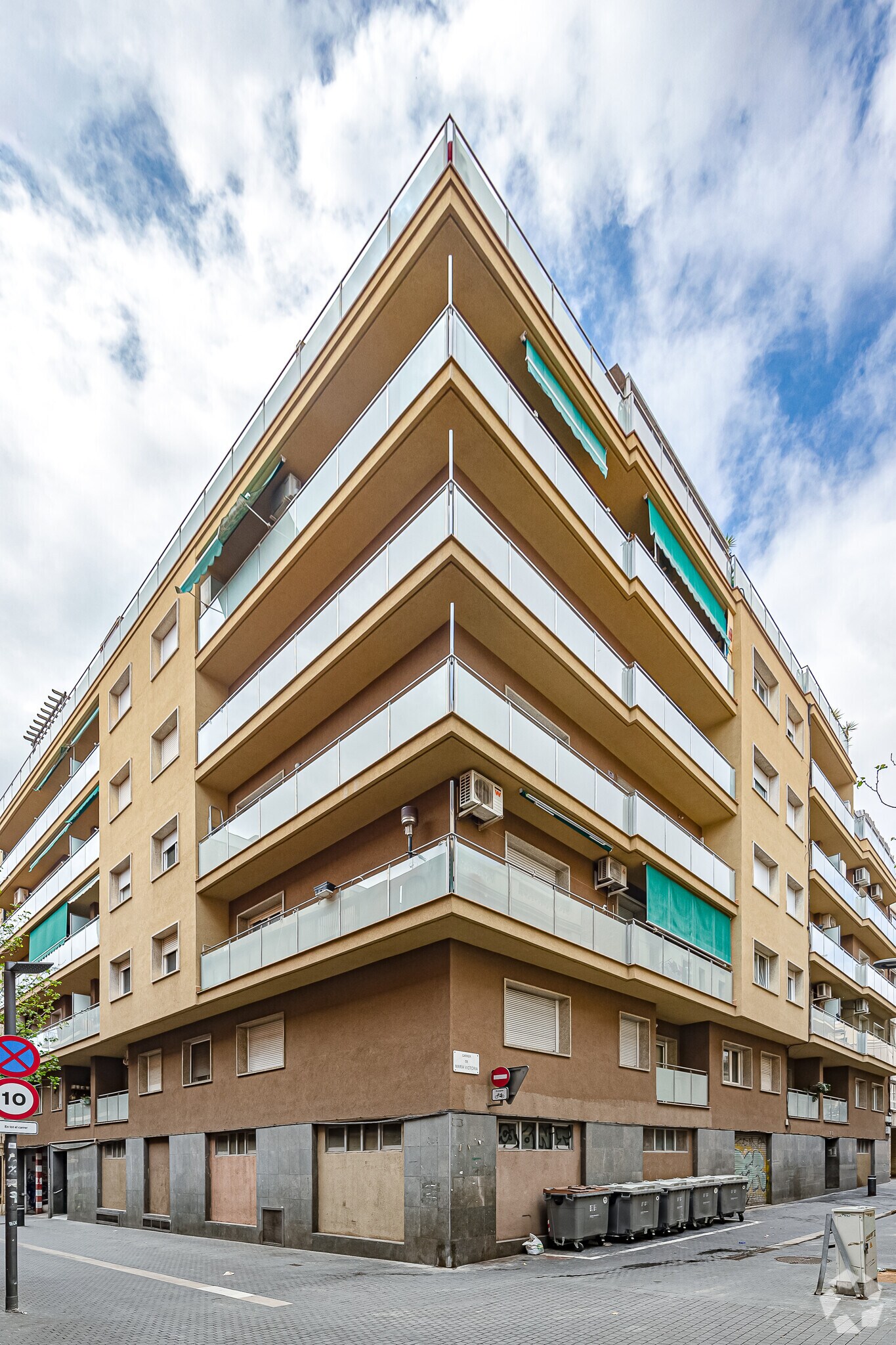 Local commercial dans Barcelone, Barcelona à louer Photo principale– Image 1 sur 2