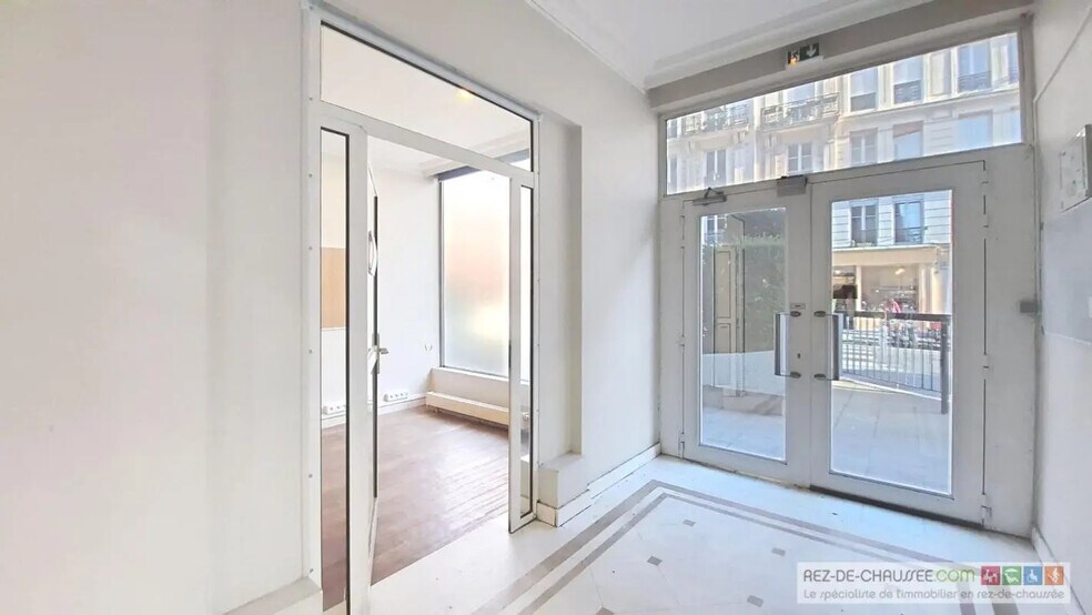 Local commercial dans Paris à louer - Photo de l’immeuble – Image 1 sur 4