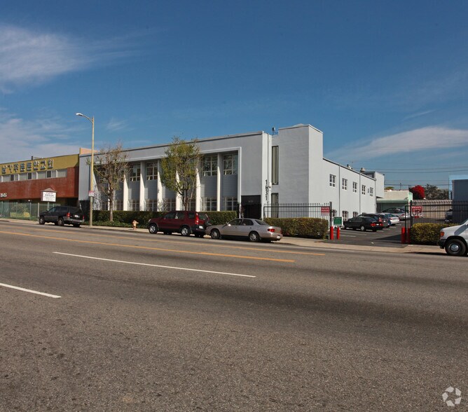 1631 Beverly Blvd, Los Angeles, CA à louer - Photo de l’immeuble – Image 2 sur 5