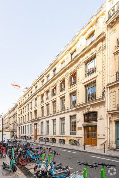 10 Rue D'Uzes, Paris à louer - Photo de l’immeuble – Image 2 sur 2