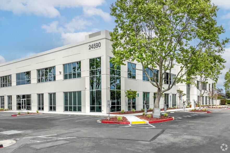 24590 Clawiter Rd, Hayward, CA à louer - Photo de l’immeuble – Image 1 sur 5