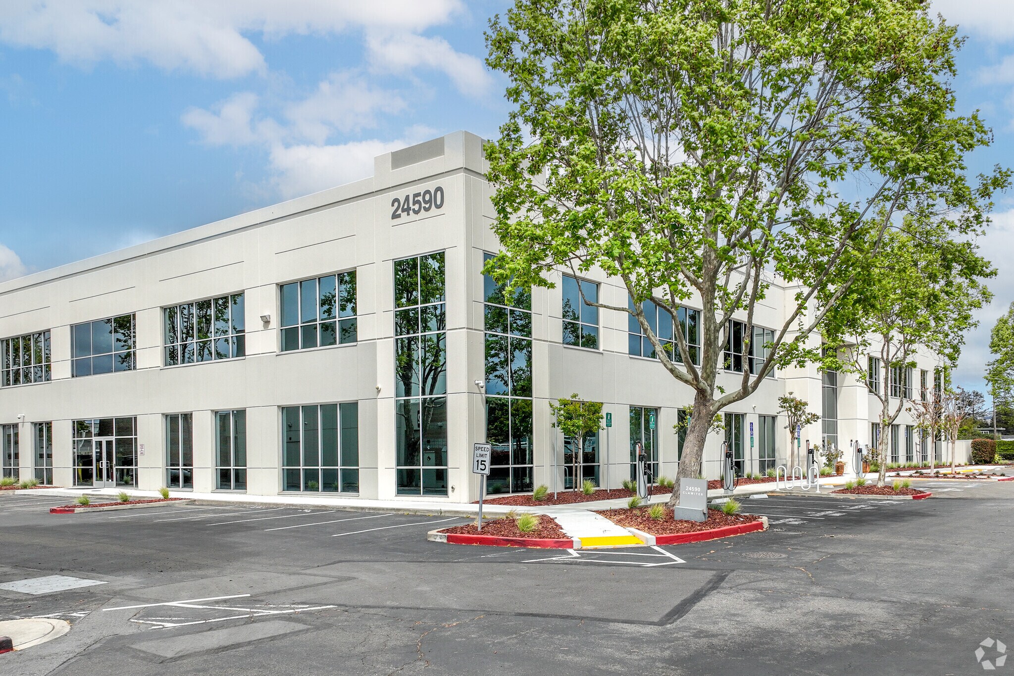 24590 Clawiter Rd, Hayward, CA à louer Photo de l’immeuble– Image 1 sur 6