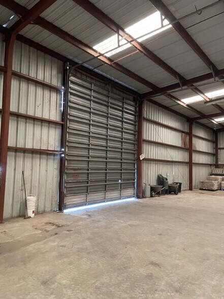 18846 N Highway 99, Acampo, CA à louer - Photo intérieure – Image 2 sur 9