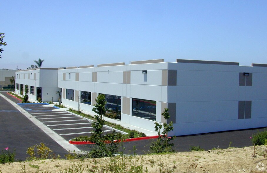1235 Activity Dr, Vista, CA à louer - Photo de l’immeuble – Image 2 sur 6