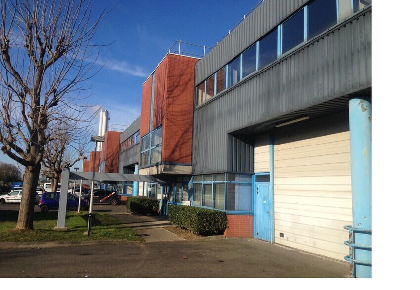 Local d’activités dans Villepinte à louer - Photo de l’immeuble – Image 2 sur 13