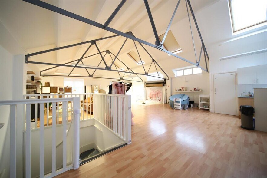 311 Chase Rd, Londres à louer - Photo de l’immeuble – Image 2 sur 32