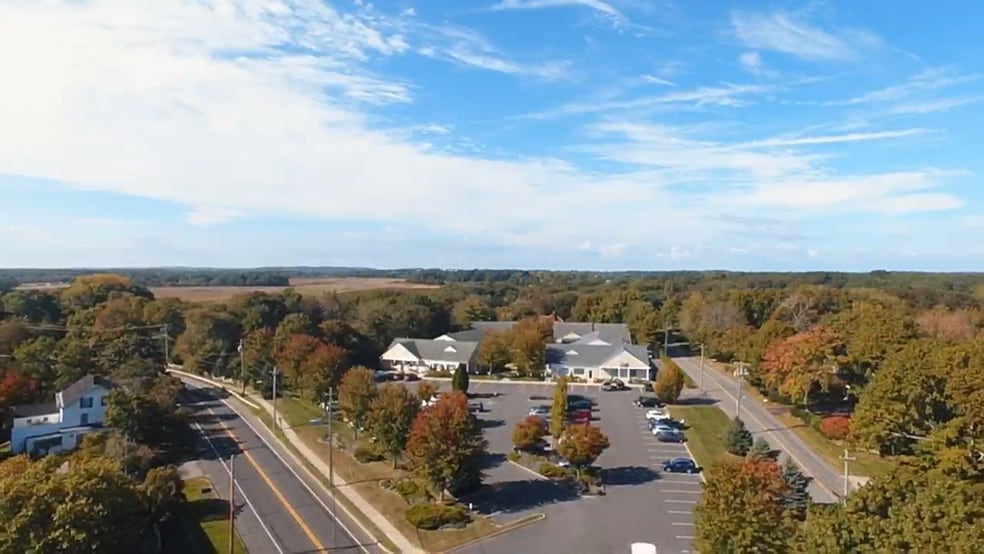 1116 Main Rd, Riverhead, NY à vendre - Aérien – Image 2 sur 4