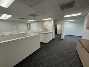 17525 Ventura Blvd, Encino, CA à louer Photo intérieure– Image 1 sur 7