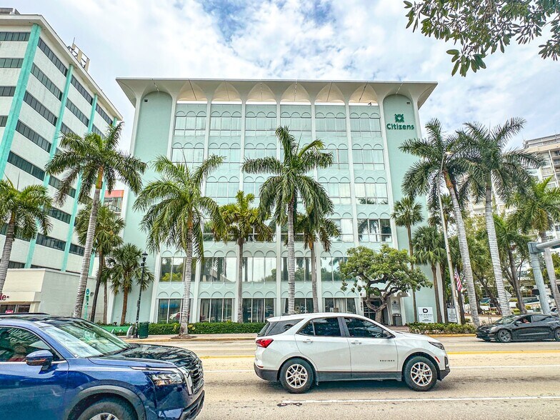 301 Arthur Godfrey Rd, Miami Beach, FL à vendre - Photo de l’immeuble – Image 2 sur 11