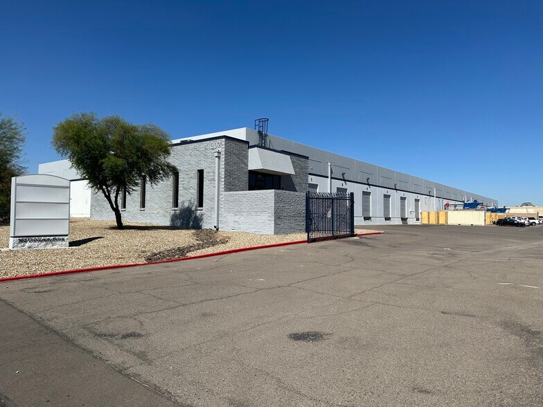 302 E University Dr, Phoenix, AZ à louer - Photo de l’immeuble – Image 1 sur 5