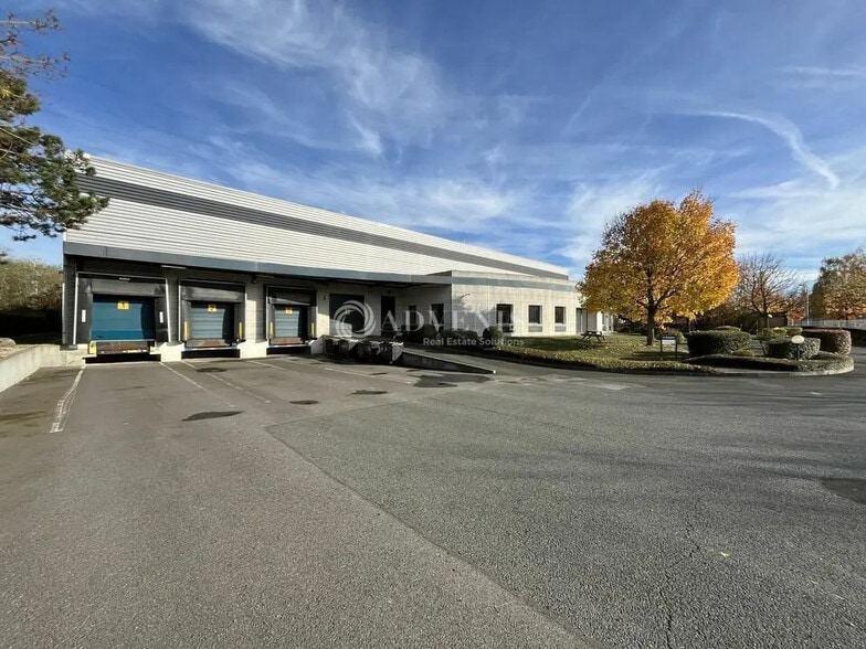 Local d’activités dans Lisses à louer - Photo de l’immeuble – Image 1 sur 12