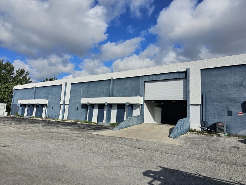 3277 SE 14th Ave, Fort Lauderdale, FL à louer - Photo de l’immeuble – Image 2 sur 41