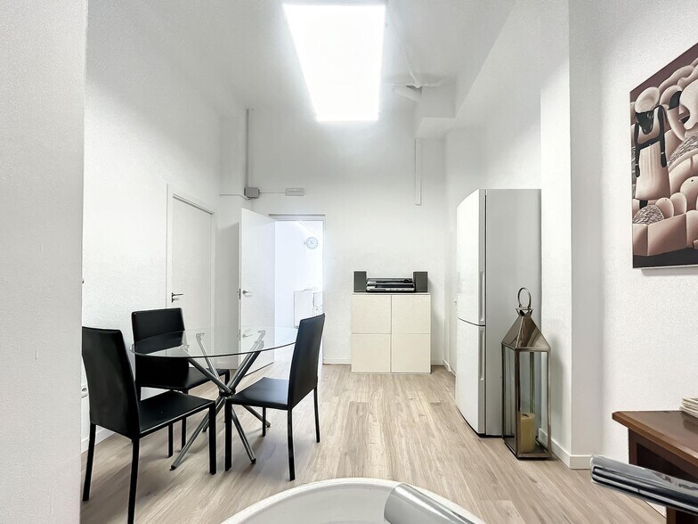 Local commercial dans València, Valencia à louer - Photo de l’immeuble – Image 1 sur 12