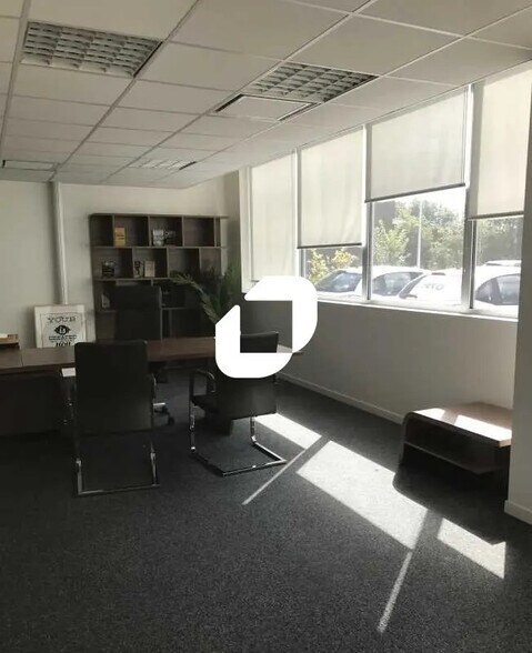 Bureau dans Canéjan à louer - Photo de l’immeuble – Image 3 sur 20