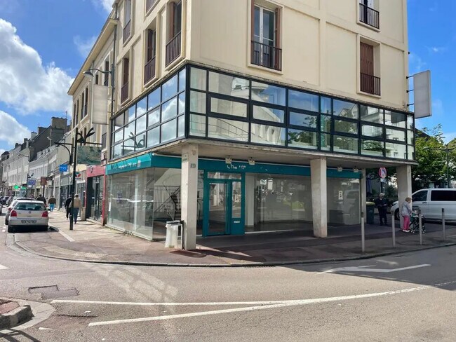 Plus de détails pour Bureau, Local commercial à louer