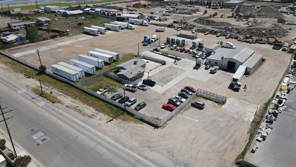 1112 E Service Rd, Ceres, CA à louer - Photo principale – Image 1 sur 10