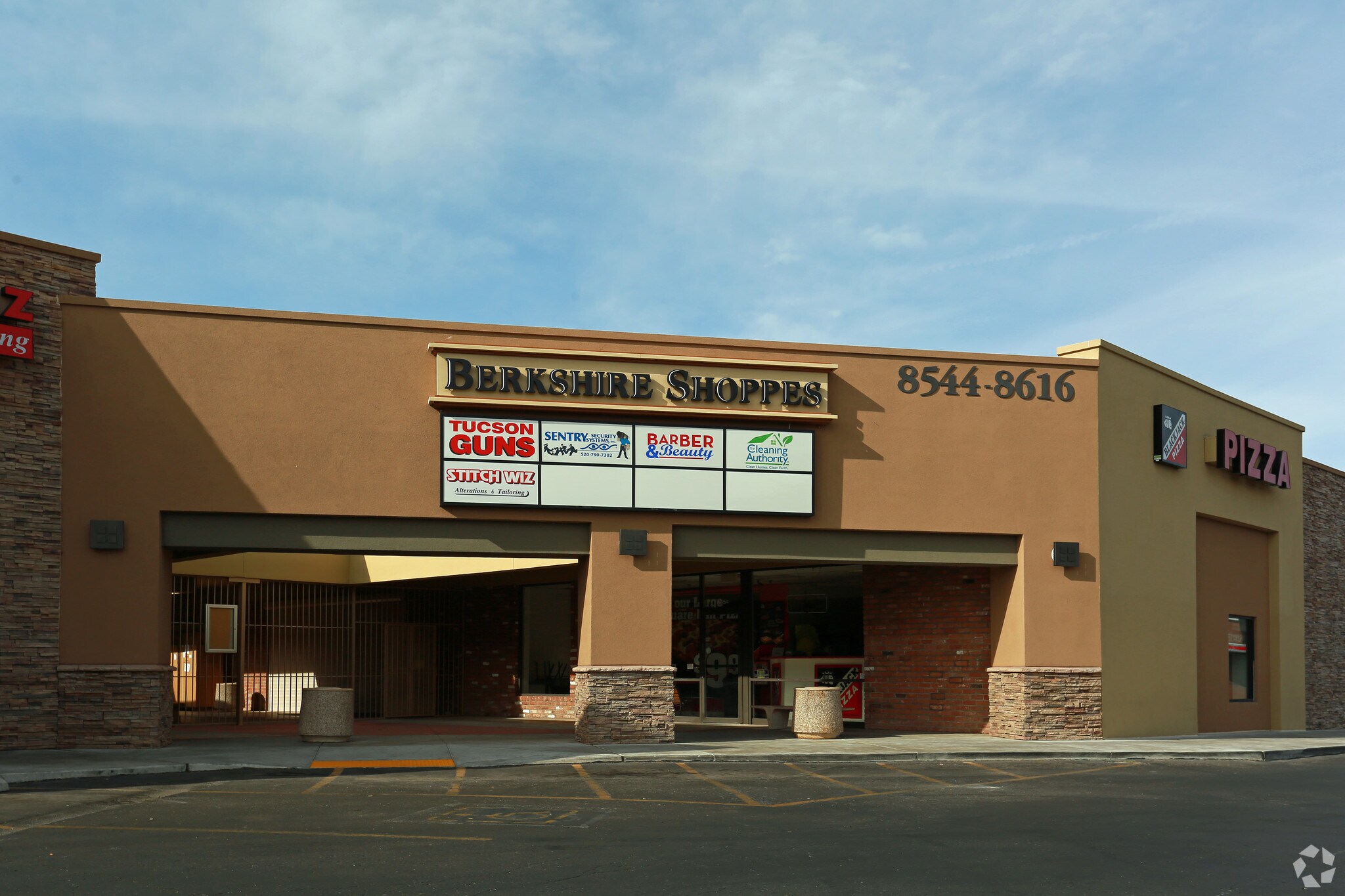 8554-8670 E Broadway Blvd, Tucson, AZ à louer Photo principale– Image 1 sur 9