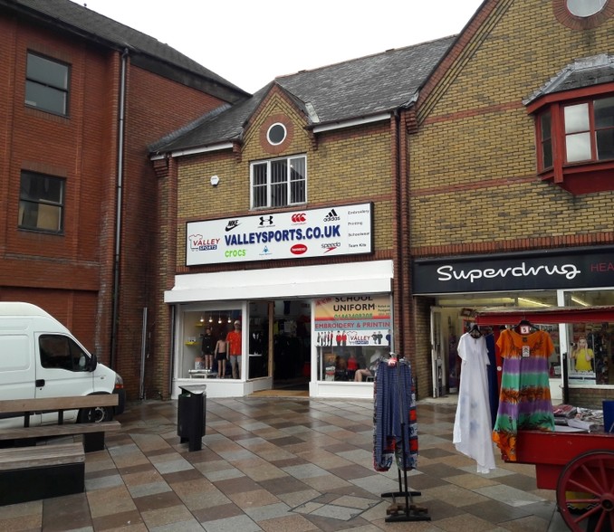Market St, Pontypridd à vendre - Photo principale – Image 1 sur 9