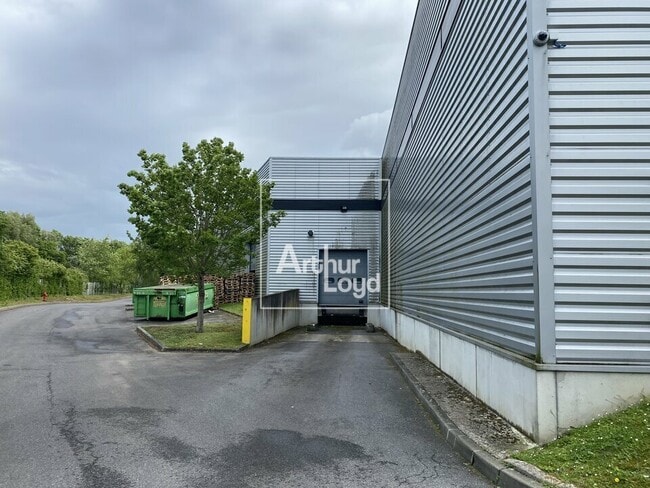 Plus de détails pour Bureau, Industriel/Logistique à louer