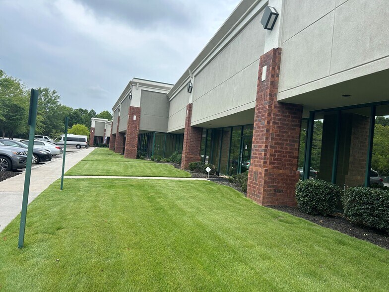 1305 Lakes Pky, Lawrenceville, GA à louer - Photo de l’immeuble – Image 1 sur 7