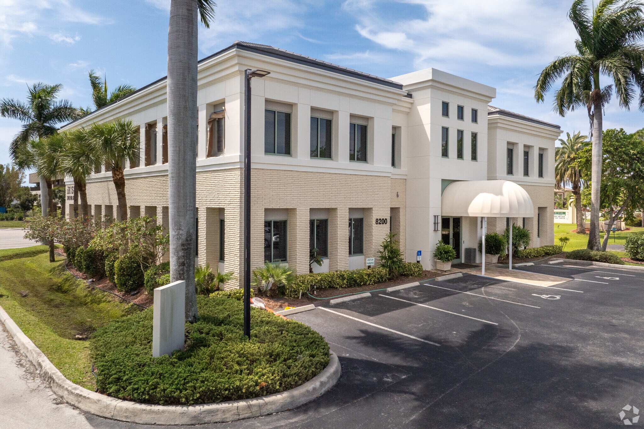 8200 College Pky, Fort Myers, FL à louer Photo principale– Image 1 sur 11