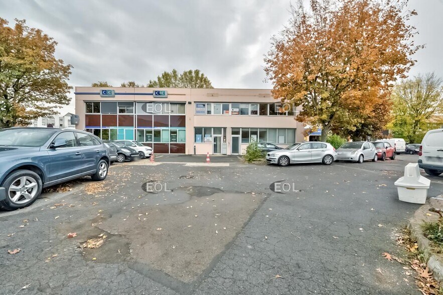 Local d’activités dans Torcy à louer - Photo de l’immeuble – Image 2 sur 4