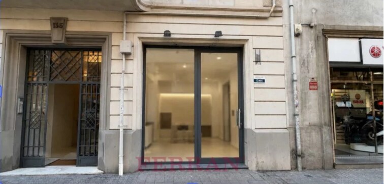 Immeuble residentiel dans Barcelone, Barcelona à vendre - Photo de l’immeuble – Image 2 sur 2
