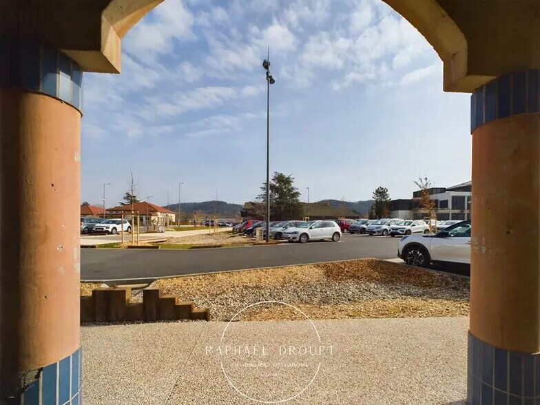 Local commercial dans Saint-Maurice-l'Exil à vendre - Photo de l’immeuble – Image 1 sur 10