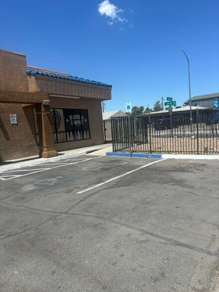 300 S Bruce St, Las Vegas, NV à louer - Photo de l’immeuble – Image 2 sur 3