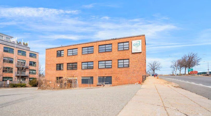 220 Broadway, Everett, MA à vendre - Photo de l’immeuble – Image 3 sur 9