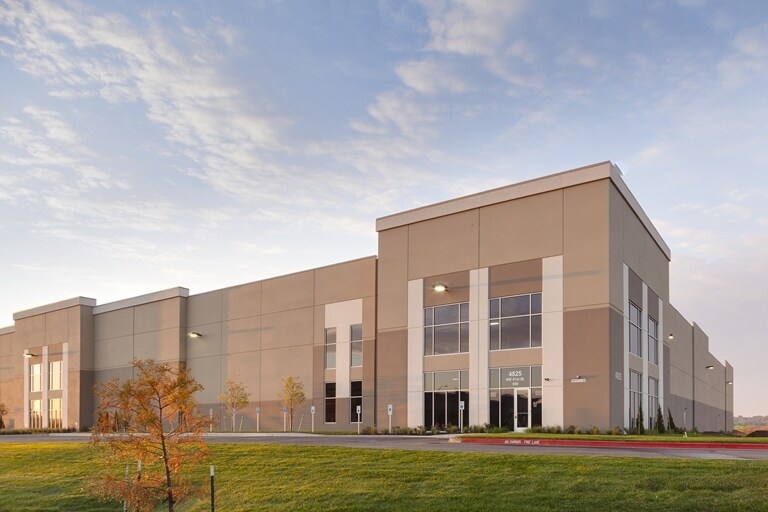 306 Hazelwood Logistics Center Dr, Hazelwood, MO à louer - Photo de l’immeuble – Image 2 sur 4