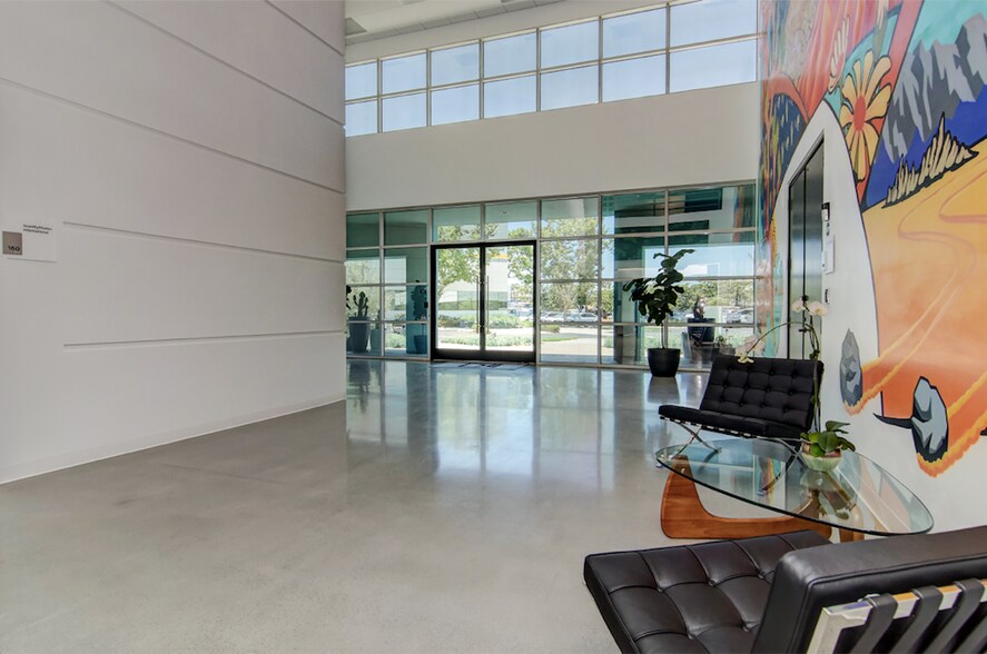 3 Corporate Park, Irvine, CA à vendre - Hall d’entrée – Image 3 sur 8