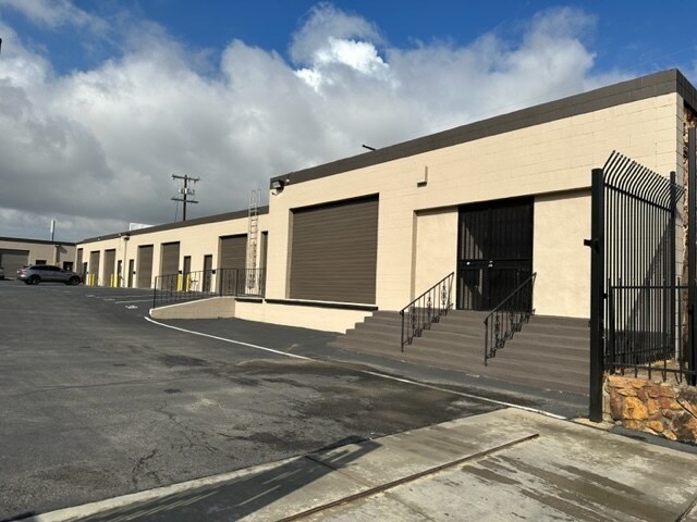 11015 Glenoaks Blvd, Pacoima, CA à louer - Photo de l’immeuble – Image 1 sur 3