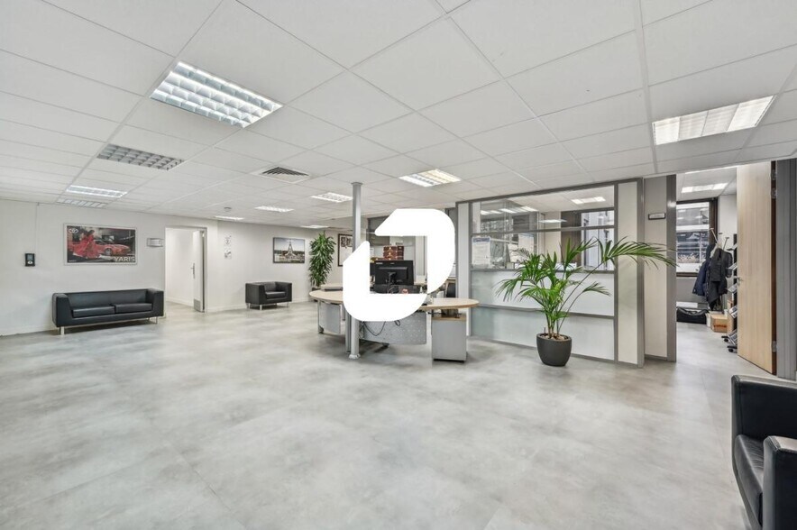 Bureau dans Saint Cloud à vendre - Photo intérieure – Image 1 sur 14