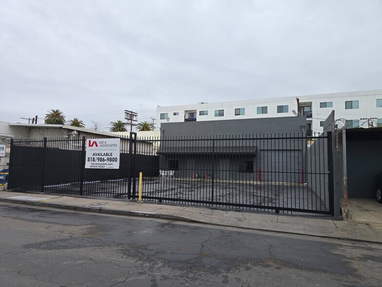 14611 Bessemer St, Van Nuys, CA à louer - Photo de l’immeuble – Image 2 sur 9