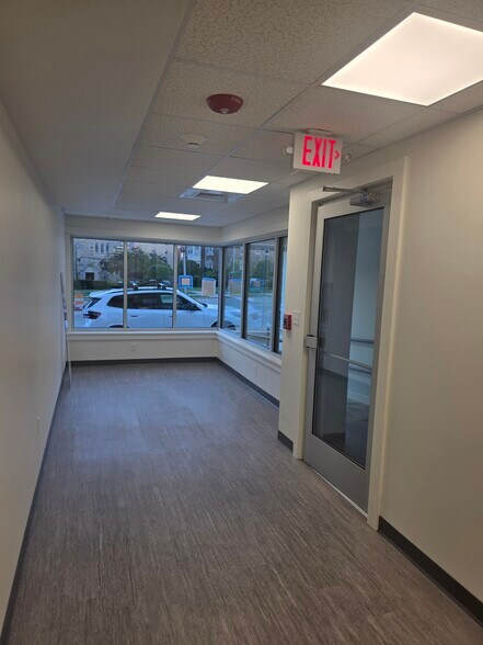 23 Commonwealth Ave, Chestnut Hill, MA à louer - Photo de l’immeuble – Image 2 sur 9