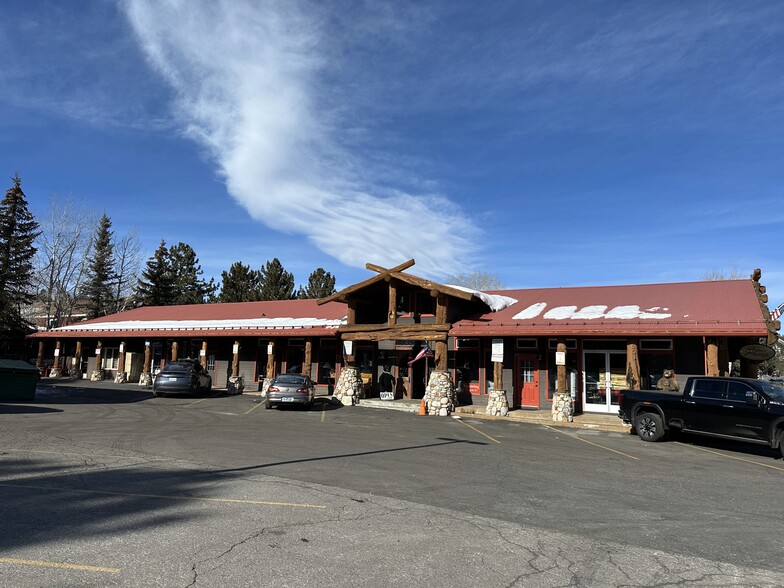 550 Old Mammoth Rd, Mammoth Lakes, CA à louer - Photo de l’immeuble – Image 3 sur 9